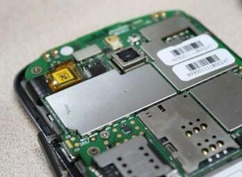 屏蔽罩冲压保证平整度的方法